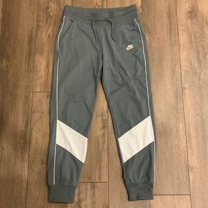 Nike Women’s M Tight Ankle Sweatpants